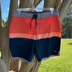 QUIKSIVER  High Line Men’s size 34 Board Shorts Swim Trunks Like new!!